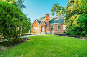 Bungalow in the Heart of Heathwood
